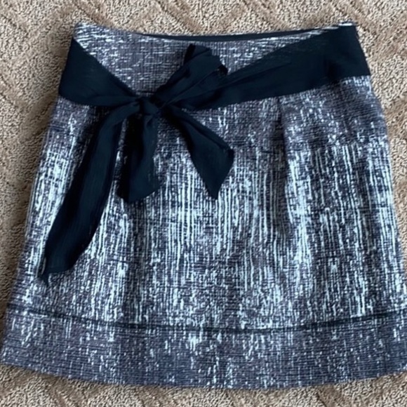 Club Monaco Dresses & Skirts - 🖤CLUB MONACO Skirt with black bow Sash